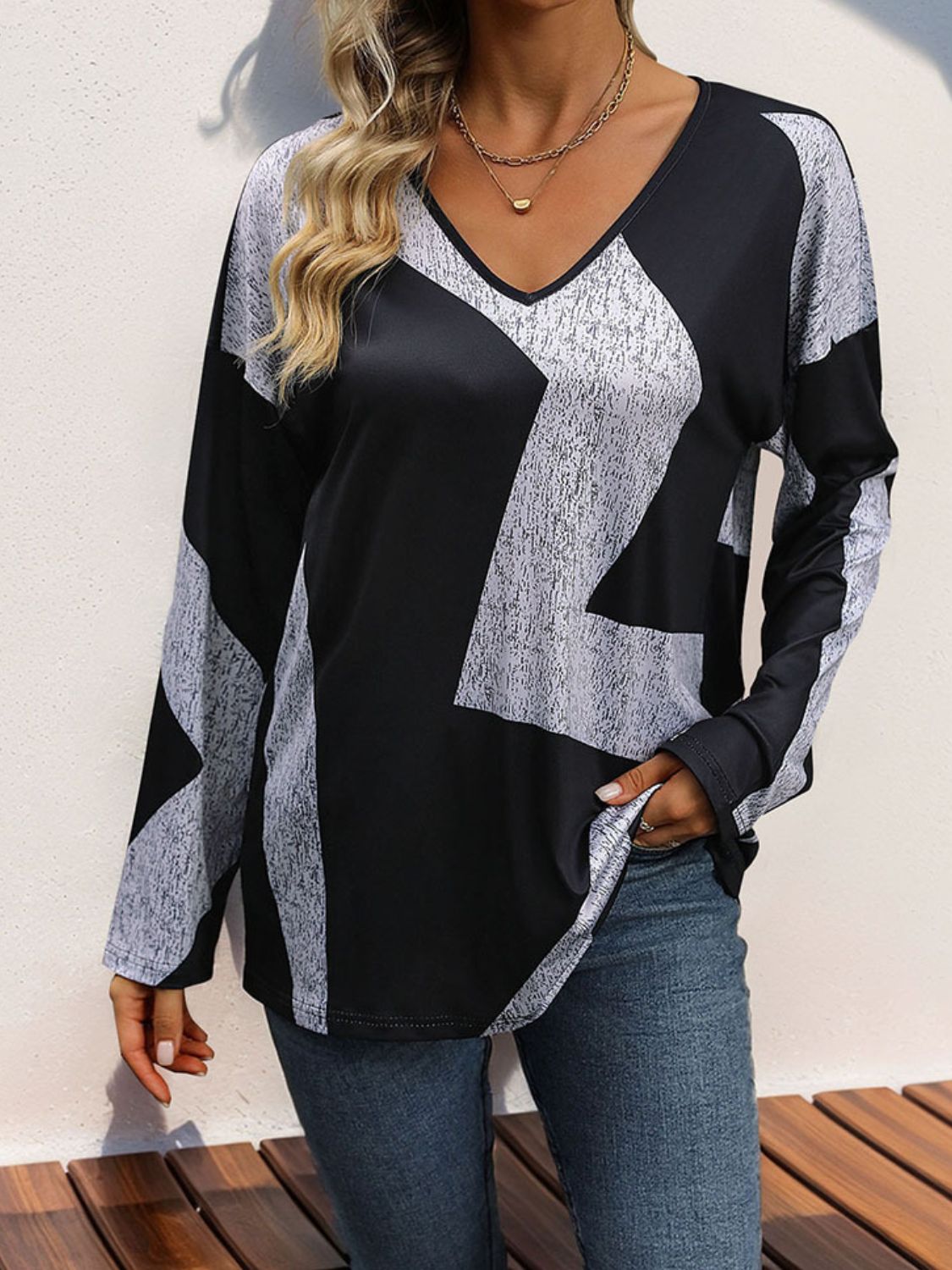 Color Block V-Neck Long Sleeve T-Shirt