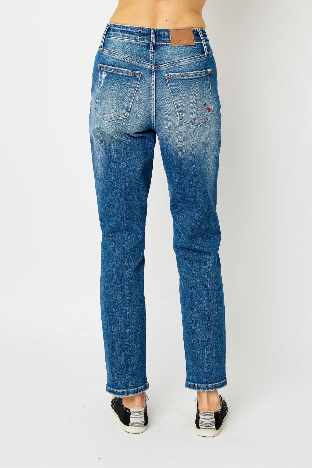 Judy Blue Queen of Hearts Distressed Boyfriend Fit Jeans