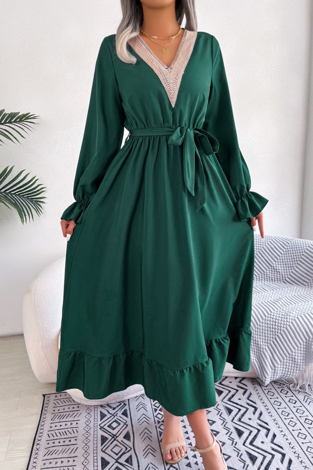 Contrast Belted Flounce Sleeve Dress