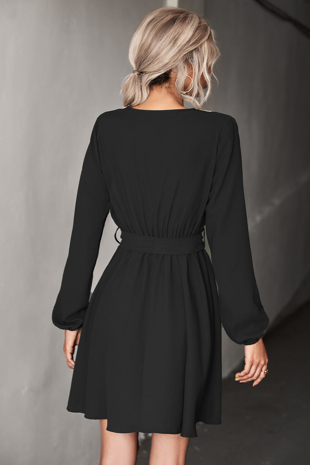 Contrast V-Neck Belted Dress